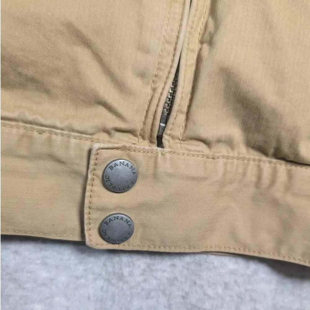 Banana Republic brand banana